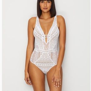 Becca White Crochet Lace One Piece Plunge Swim XL